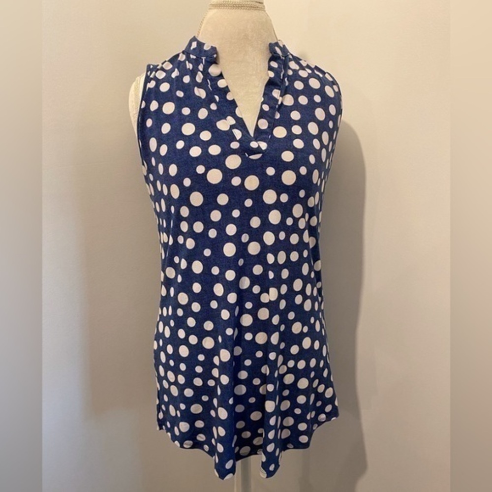 SJs Sleeveless Pullover Blouse Top Blue‎ with White Polkadots. Size Large